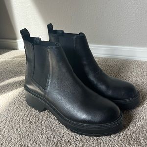 Steve Madden Black Chelsea Boots